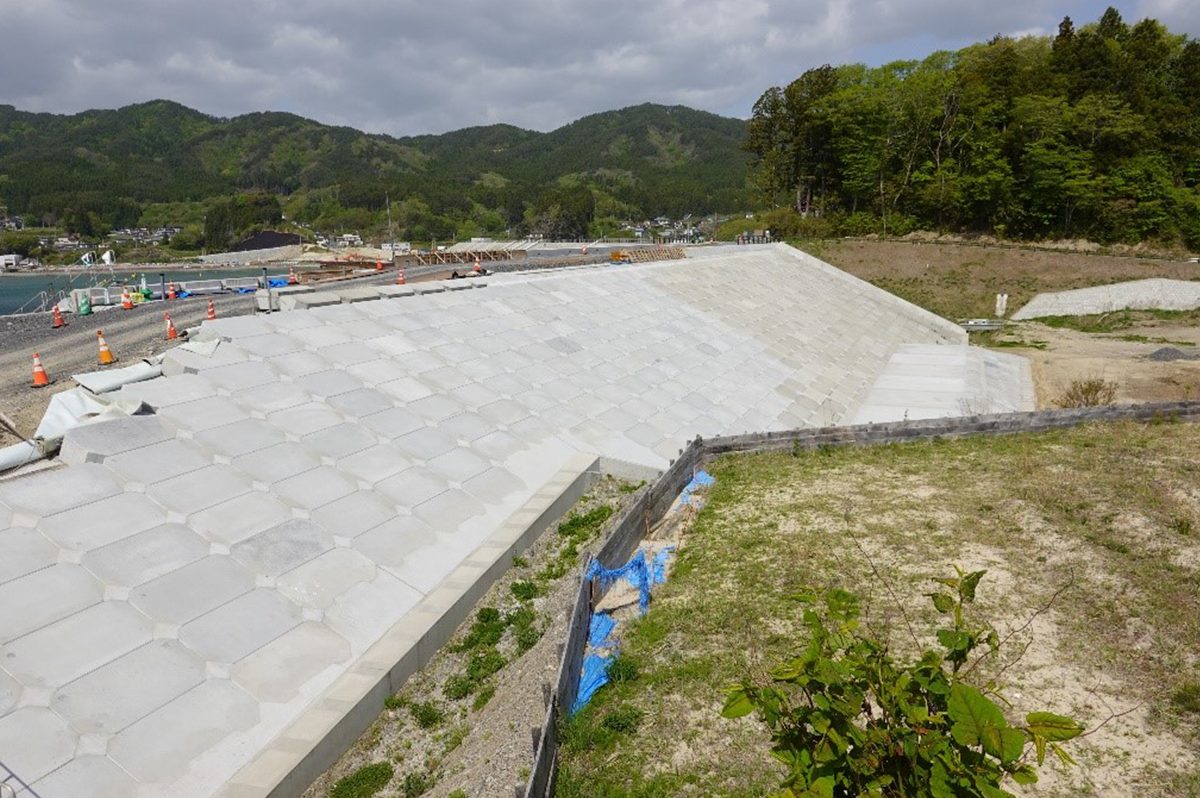 防潮堤の復旧（岩手県山田町）　※画像：原教授提供