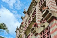 「美しすぎる…」 沖縄県内の庁舎のデザイン性が高い理由は”気候”にあった?