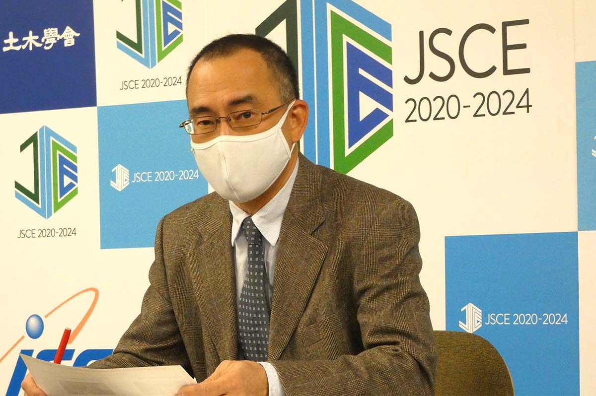 記者会見を行った土木学会デザイン賞選考小委員会委員長の中井祐・東京大学大学院工学系研究科教授