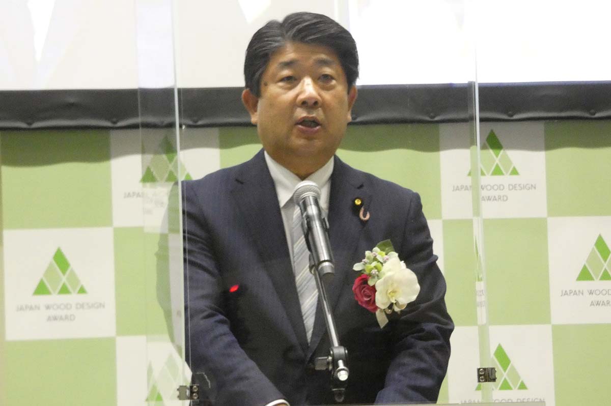 来賓に出席した下野六太農林水産大臣政務官は、農林水産省と同協会が木材利用で連携すると語った。