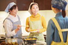 入社したらブラック企業だった。料理教室に強制参加させられた「けんせつ小町」