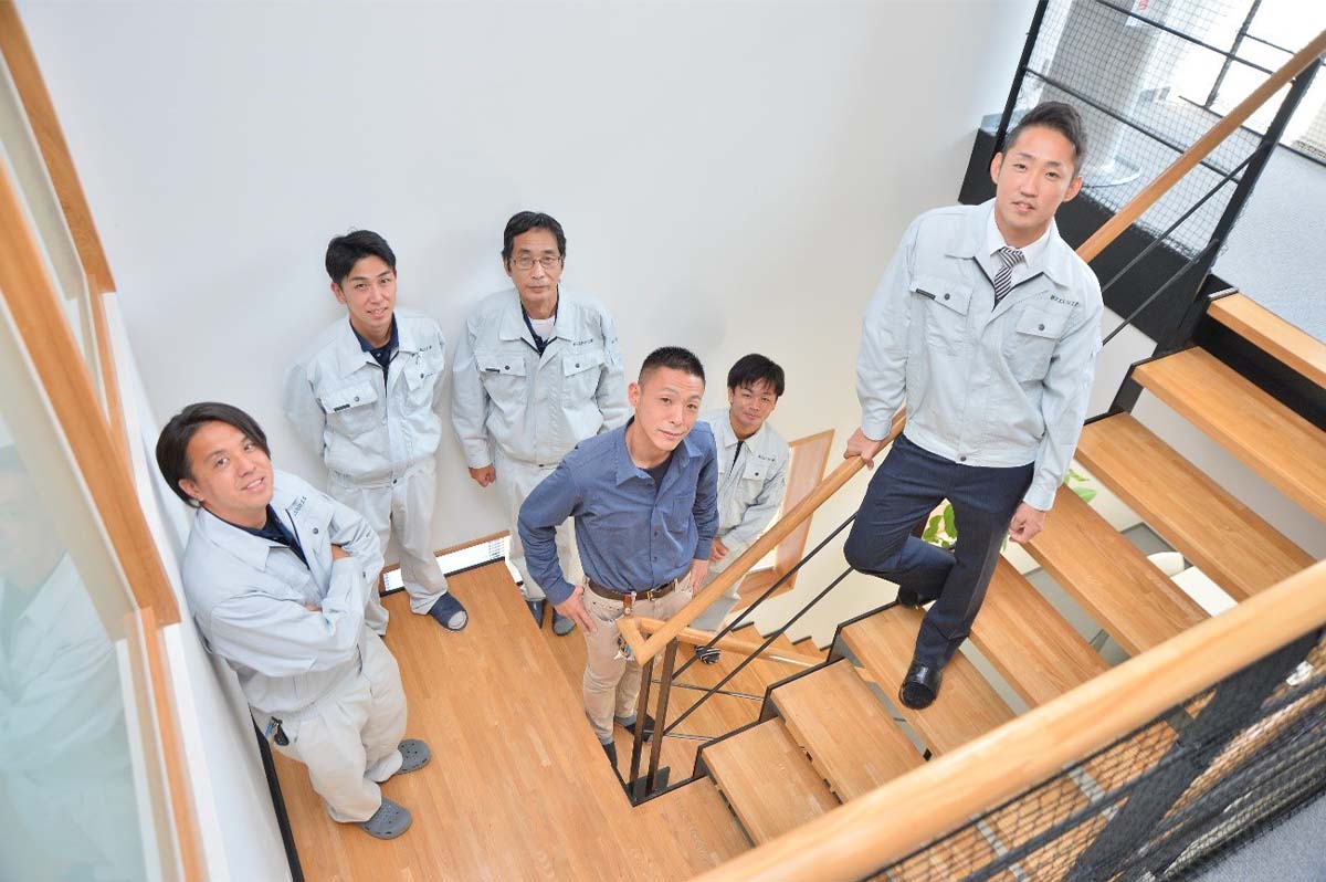 施工の神様 | 独立を支援する「逆独立採用」で、協力会社の職人を自社