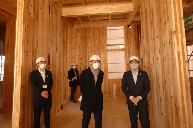 CLT建築の内部