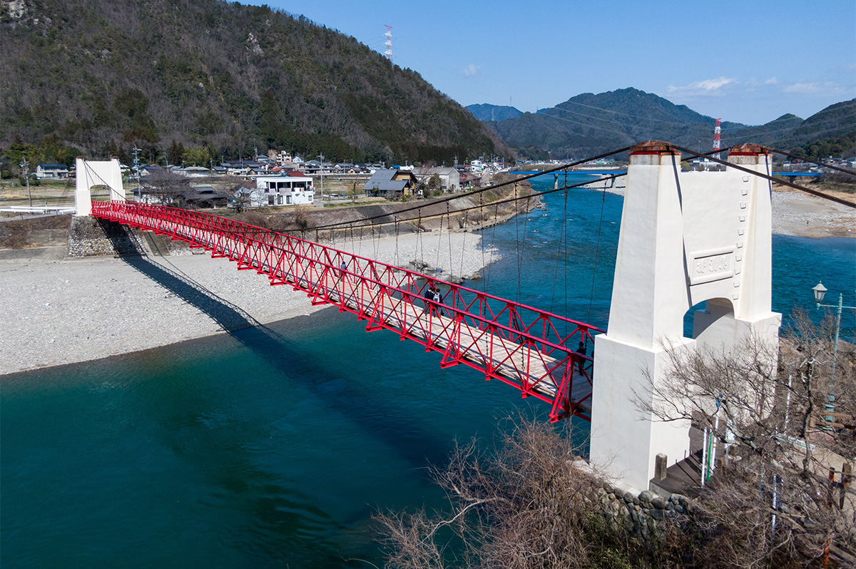 修理後の美濃橋の全景