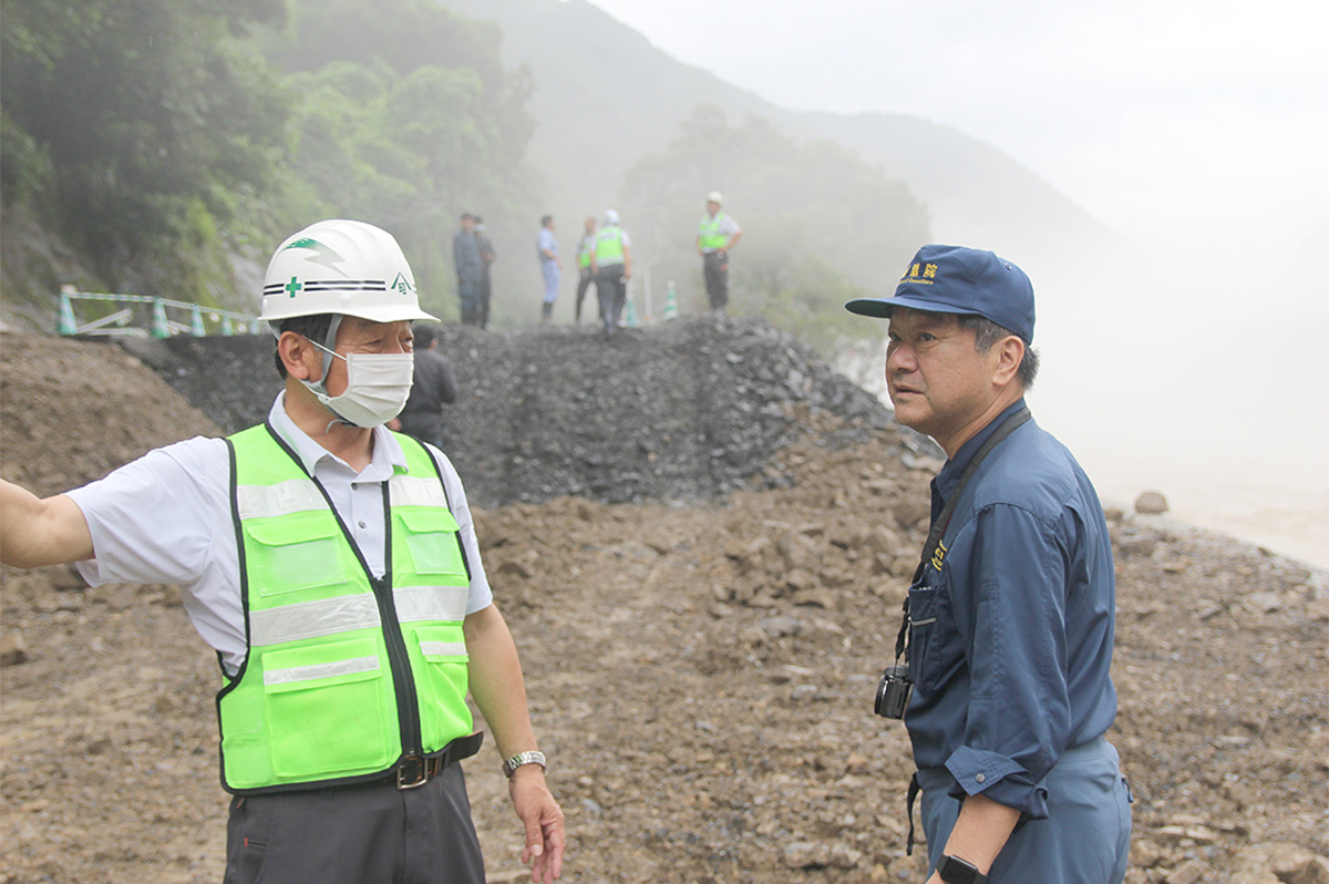 自由民主党所属の参議院議員(1期)。兵庫県西宮市生まれ。昭和54年3月京都大学大学院修士課程終了後 昭和54年4月より建設省(現・国土交通省)入省。平成13年4月内閣官房参事官(安全保障・危機管理担当)を経て、平成21年7月四国地方整備局長 平成23年7月中部地方整備局長 平成24年9月 水管理・国土保全局長 平成25年8月 技監、平成26年7月 国土交通省退職。 平成28年7月10日 第24回参議院議員通常選挙当選。参議院では、国土交通委員会理事、災害対策特別委員会理事、決算委員会委員―を務める。