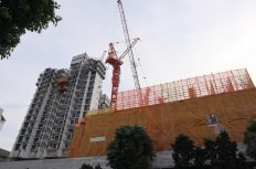 【建設投資の見通し】2022年度は”名目は増”でも”実質は減”。資材などの物価上昇で影響大きく