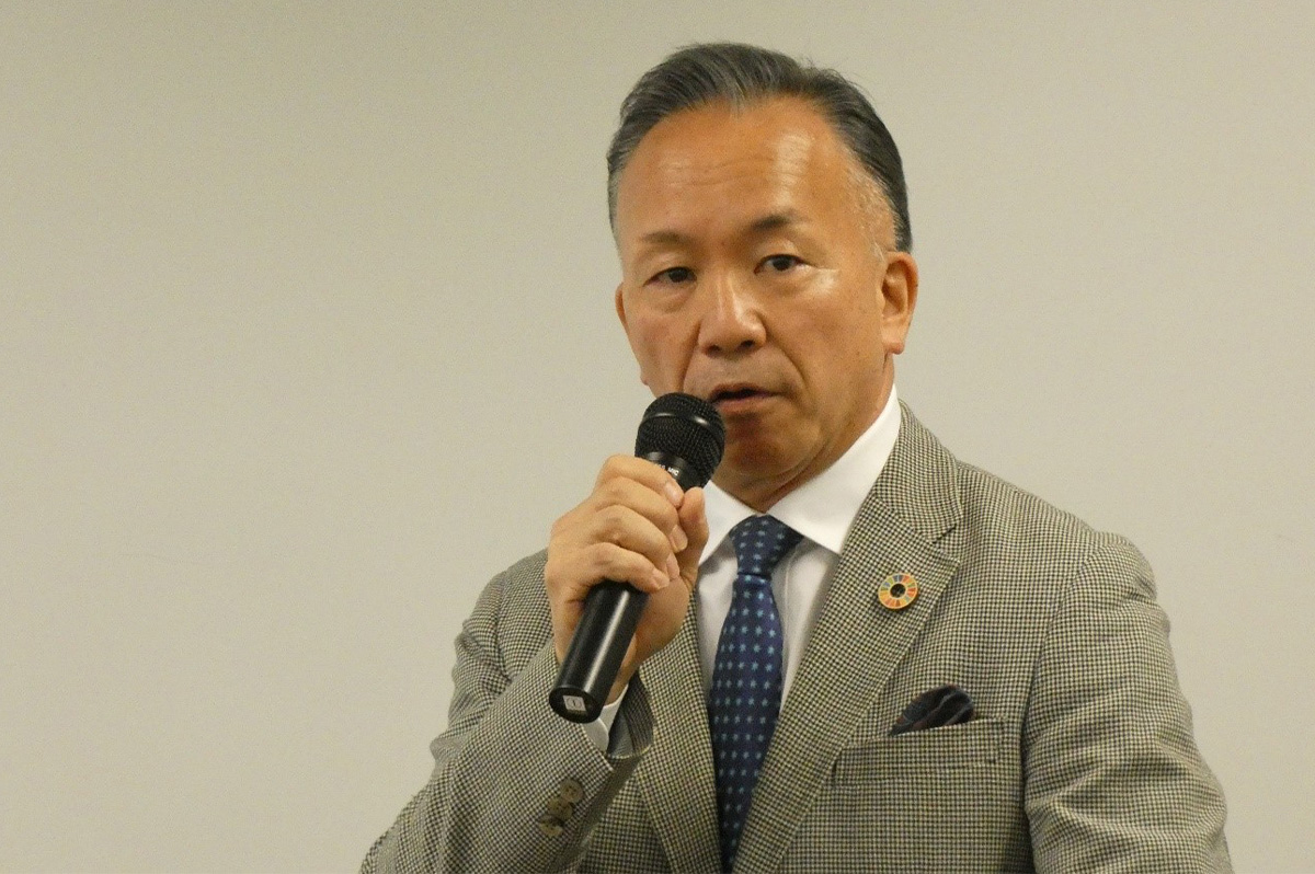 記者会見でマンション向け定額制リフォーム「Re Dia(リディア)」について語る加藤博文社長
