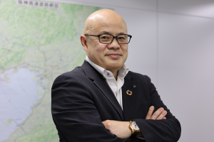 情熱を抱く若者よ、あきらめない若者よ、阪神高速へ来たれ。