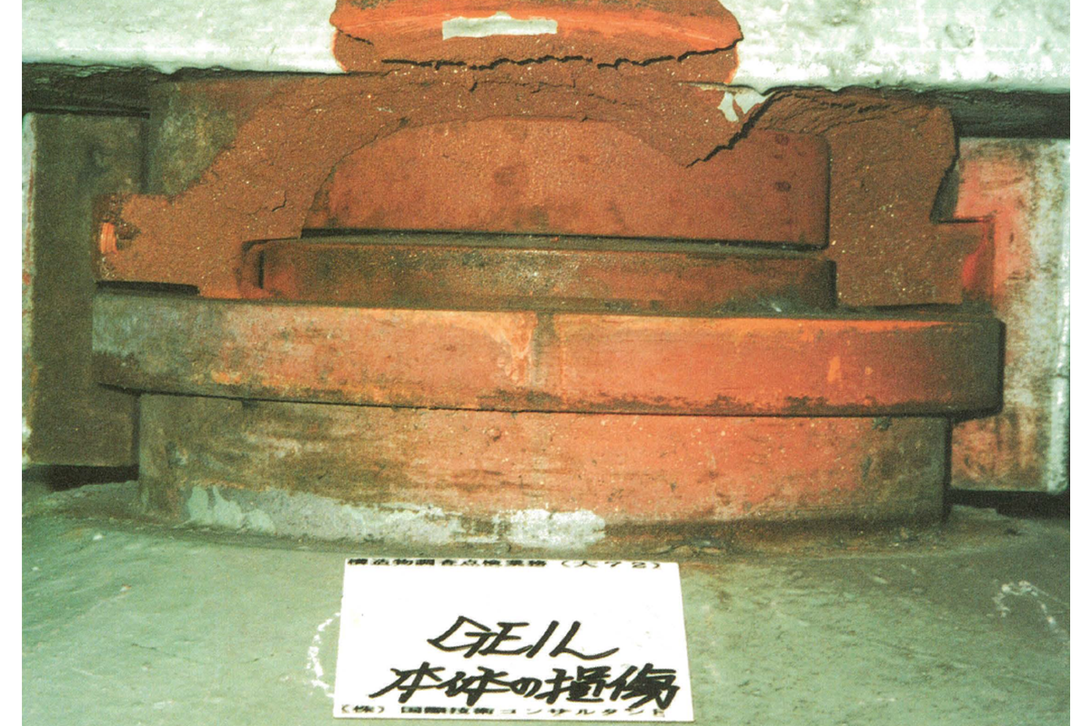上沓の破断(写真提供:阪神高速)