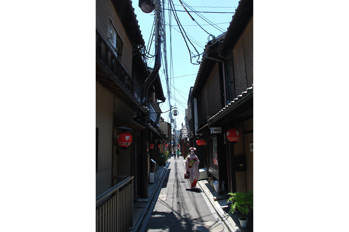 整備前の先斗町(写真提供:京都市建設局)