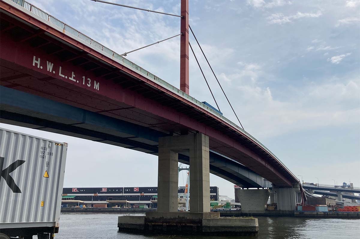 「神戸大橋」とともに「摩耶大橋」は神戸港の発展に寄与した（関西支部）