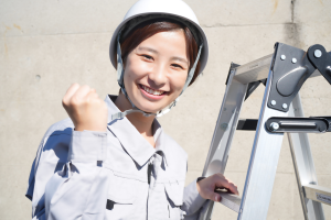 「けんせつ小町」はただの”お飾り”？工事現場に送り込まれた実験台の女性たち