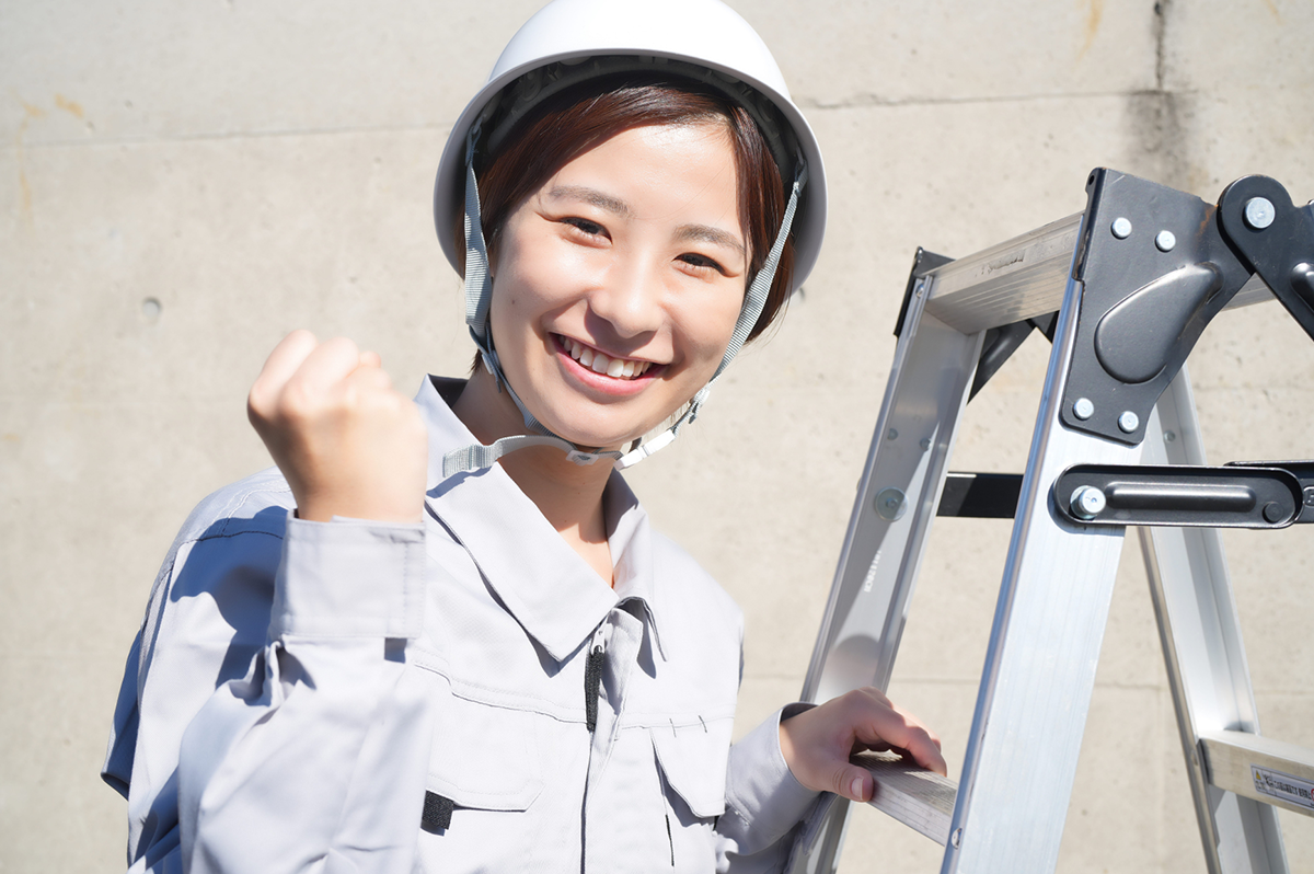 「けんせつ小町」はただの"お飾り"？工事現場に送り込まれた実験台の女性たち