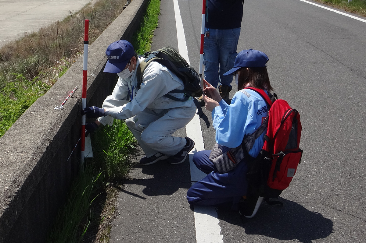 現場作業中の森元さん(写真提供:中国地方整備局)