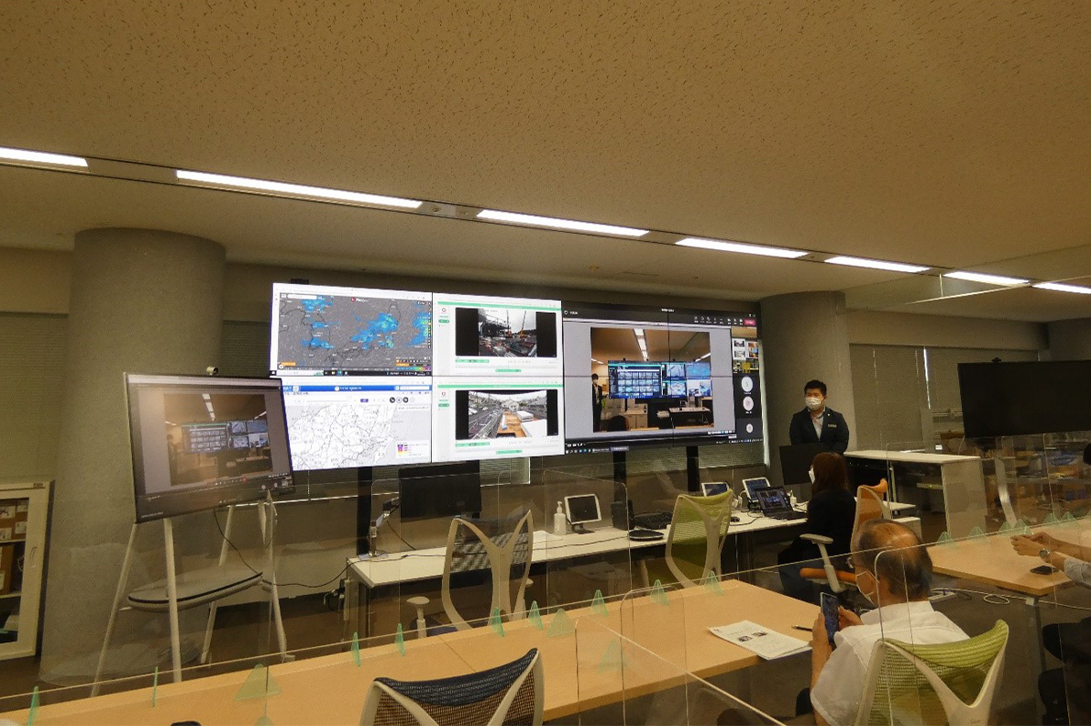 全国12か所に設置し、施工現場を遠隔管理できる「スマートコントロールセンター」