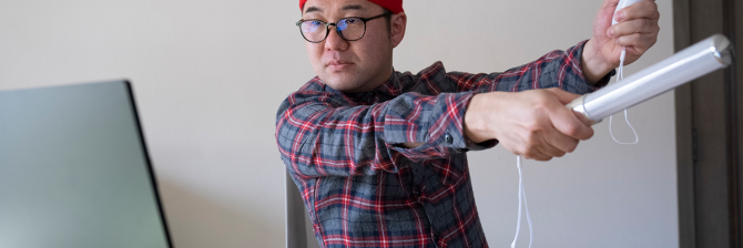 20代後半のオタク系男性が、ゼネコン現場事務所にやってきた