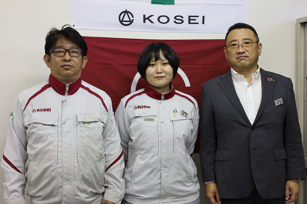 左から中村啓一郎さん、福田さん、今井俊晴さん(広成建設九州支店土木部長)