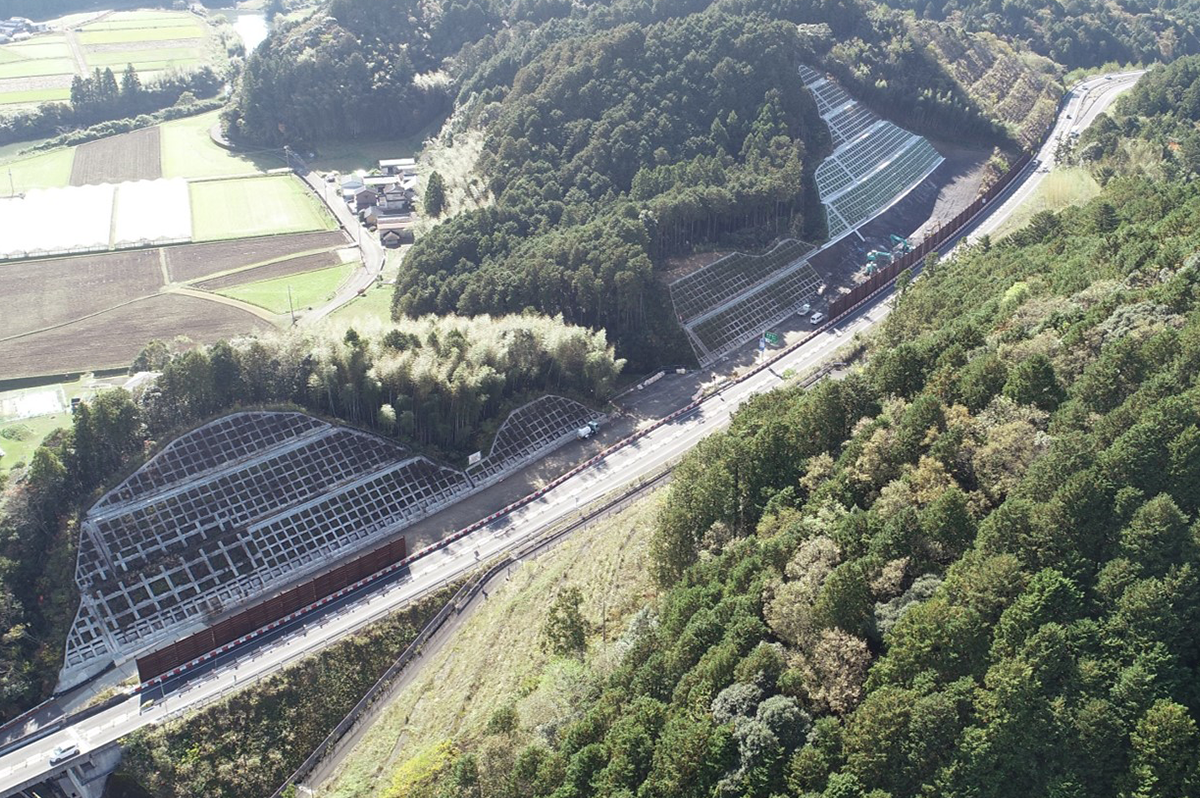 四万十中央IC(平串地区)の現場(中村河川国道事務所写真提供)