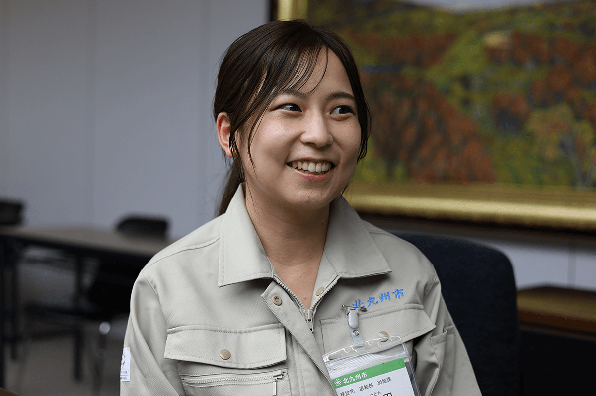 インタビューに答える角田さん