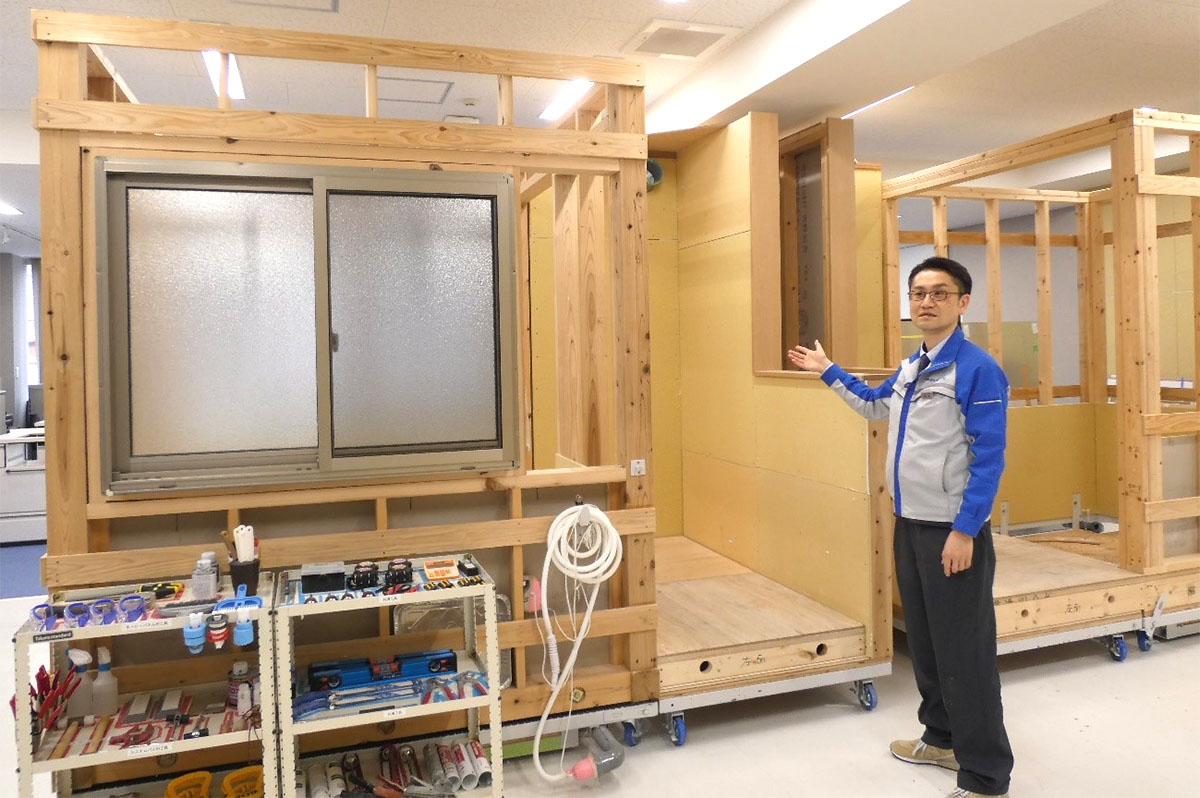 説明する橋本さん