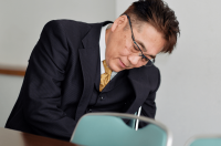 「なんで若造の配下で働かないといけないんだ」一番年下の私が主任技術者になってしまった現場