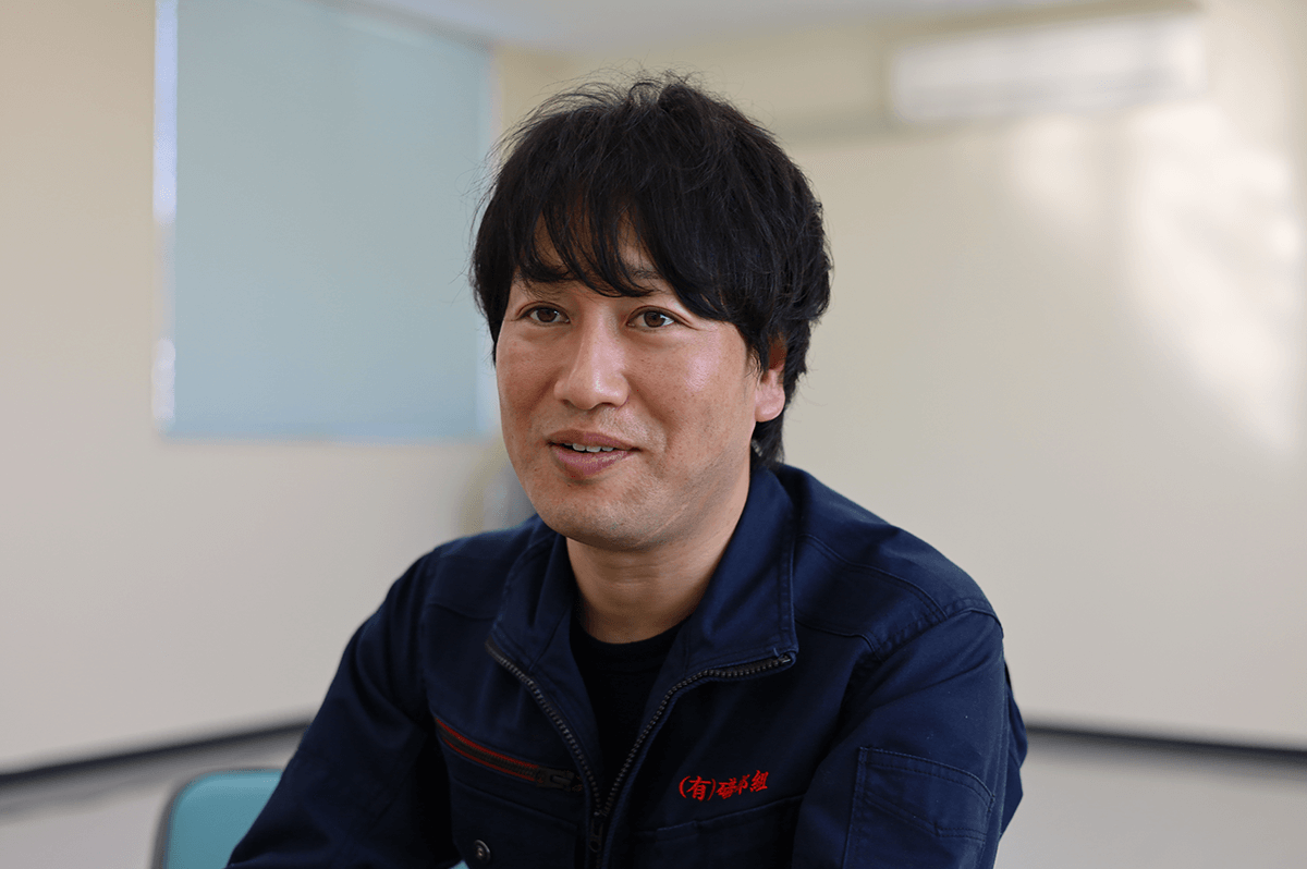 インタビューに答える礒部社長