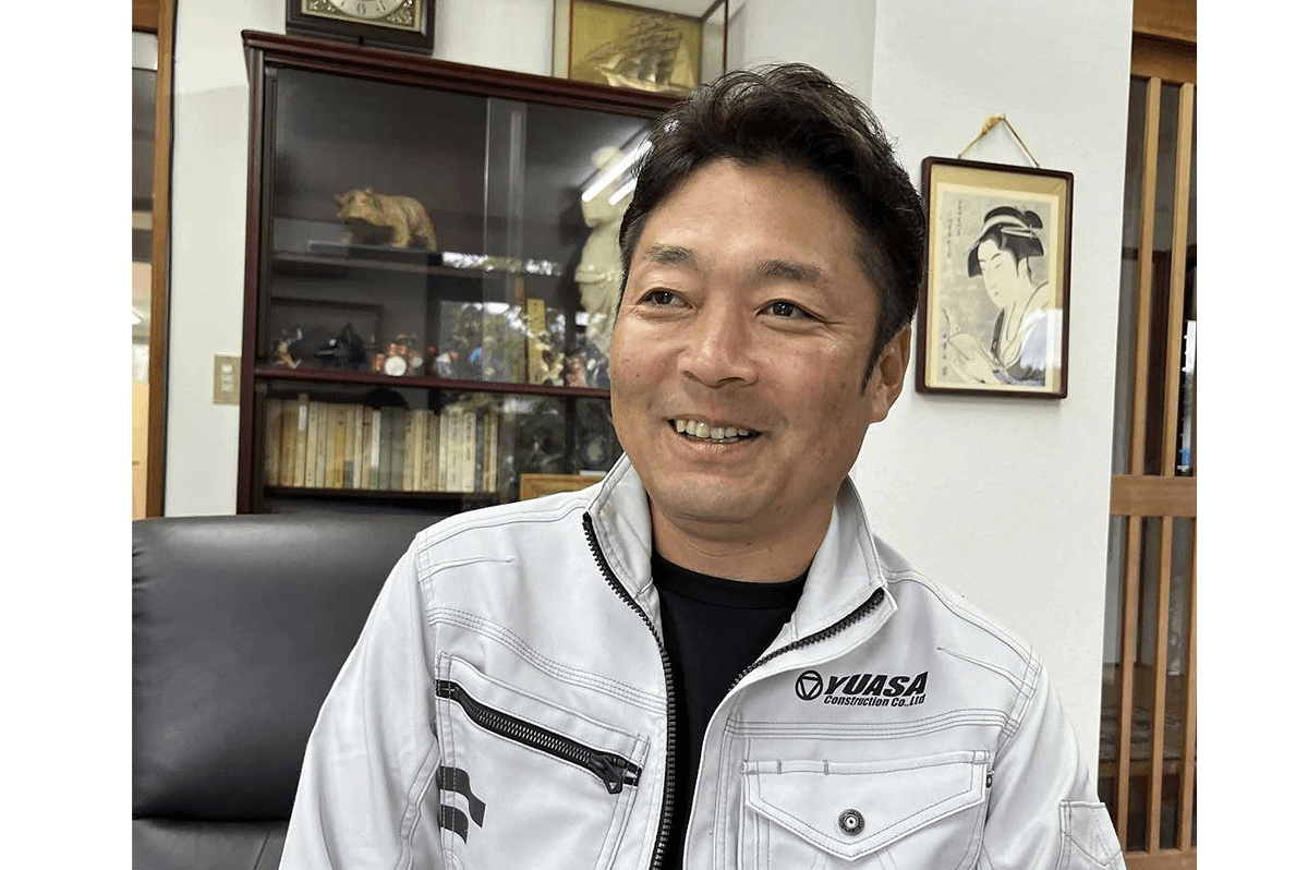インタビューに答える湯浅社長
