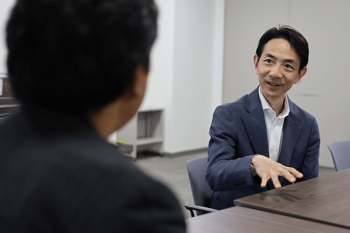 対談中の森下さんと吉川社長
