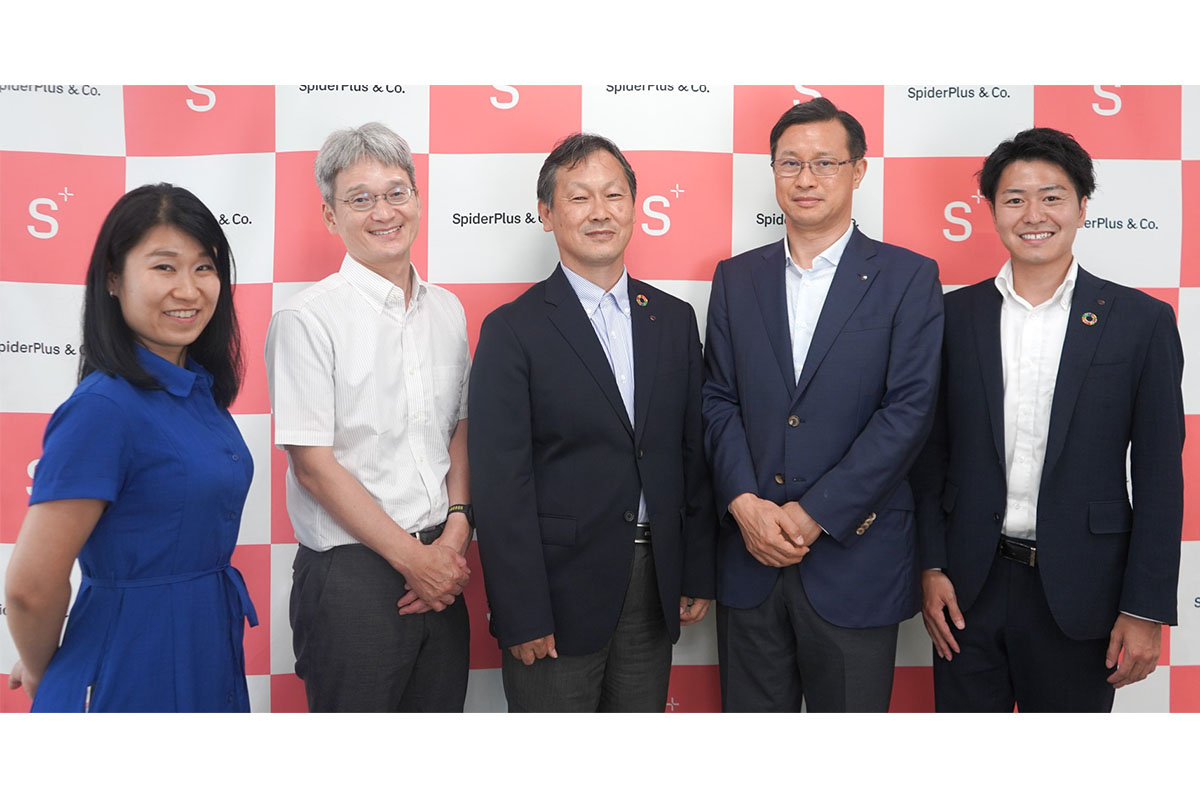 右から西村有平氏(鴻池組ESG経営推進室 コーポレートコミュニケーション部 コーポレートコミュニケーション課)、池田康彦氏(同社コーポレートコミュニケーション部長 、CSR推進部部長)、波多野純氏(同社建築事業総轄本部工務管理本部技術統括部ICT推進課長)、伊藤真二氏(同社技術研究所つくばテクノセンター所長)、佐々木暁子さん(スパイダープラスコーポレートブランディング室広報)