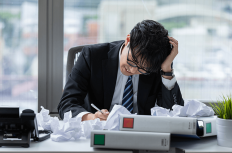 発注者の仕事に奔走し、面倒な仕事は下請けに押し付けるゼネコン