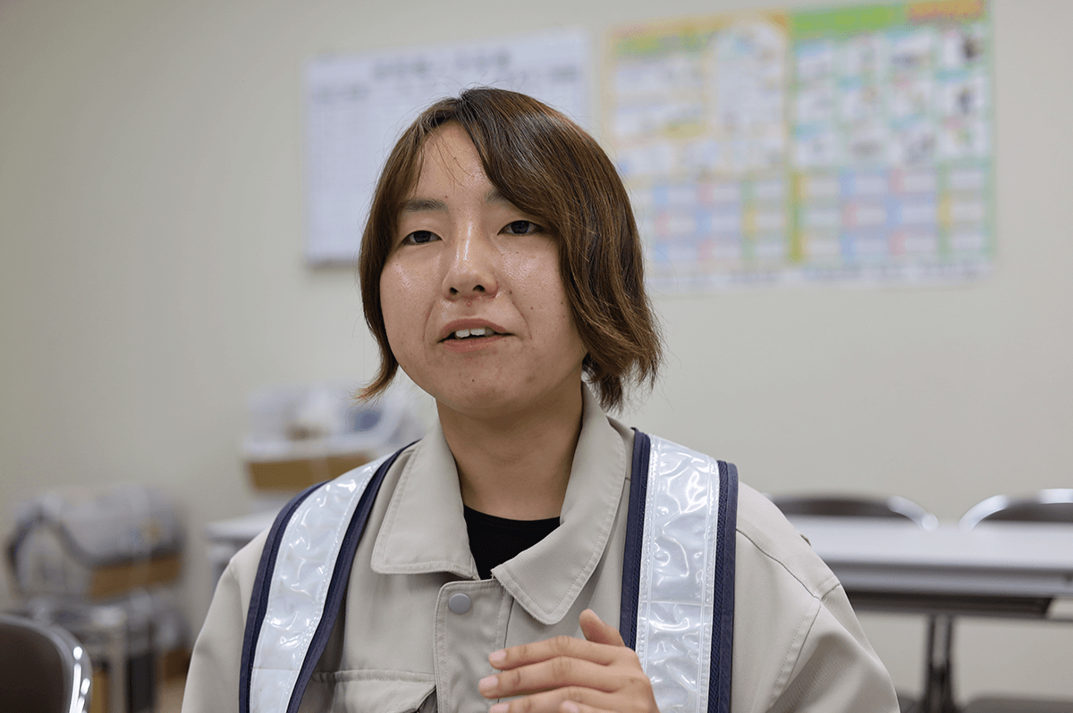 インタビューに答える田中さん