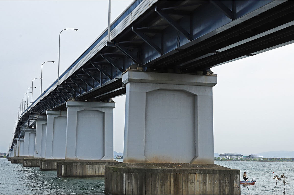 琵琶湖大橋(下り線)