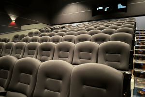 レイトショーが上映中止に！大型ショッピングモールの排煙設備工事で起きた大騒音事件