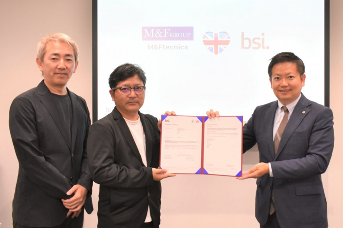 BSIグループジャパン（英国規格協会）からISO19650に基づくBIM BSI Kitemark認証の授与式のようす