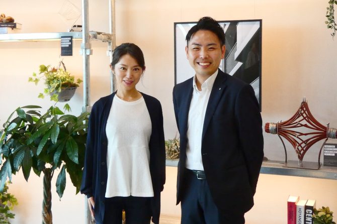 オープンハウス・アーキテクトの人材開発部次長の藪口京介さん（右）と経営推進部次長の岡村美雪さん（左）