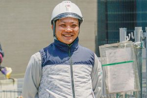 ドラッグストアエリア責任者から木造戸建ての現場監督に転身。入社わずか9ヶ月で25件の現場を担当するまでに成長