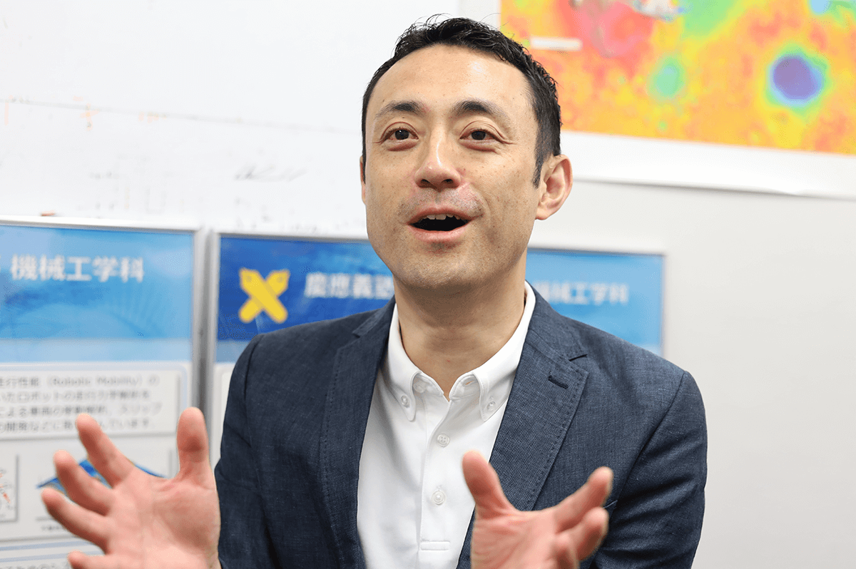 インタビューに答える石上さん