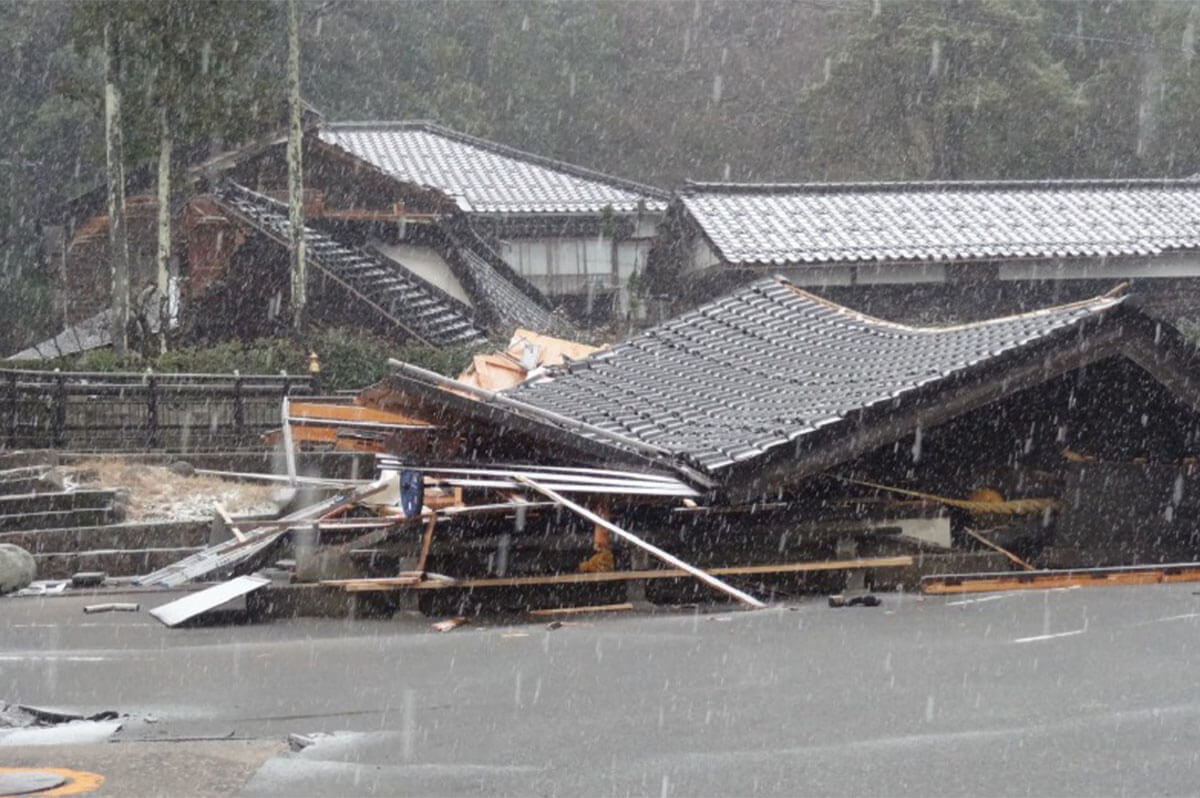 輪島市の門前地区は2007年能登半島地震の激震地域であり、かなりの建物が新築か改修済みであるものの、地震による倒壊などの事例が多かった（出典：村田 晶氏の速報会資料）