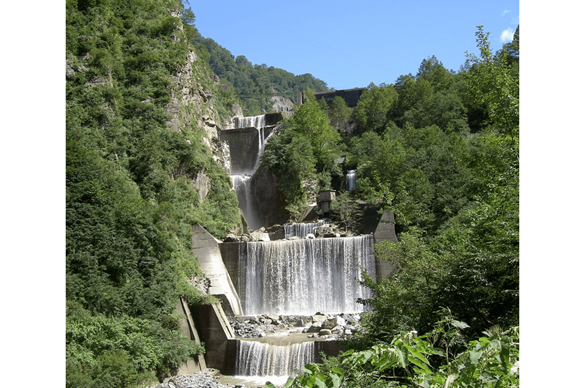 立山砂防 白岩砂防堰堤（富山県庁提供）
