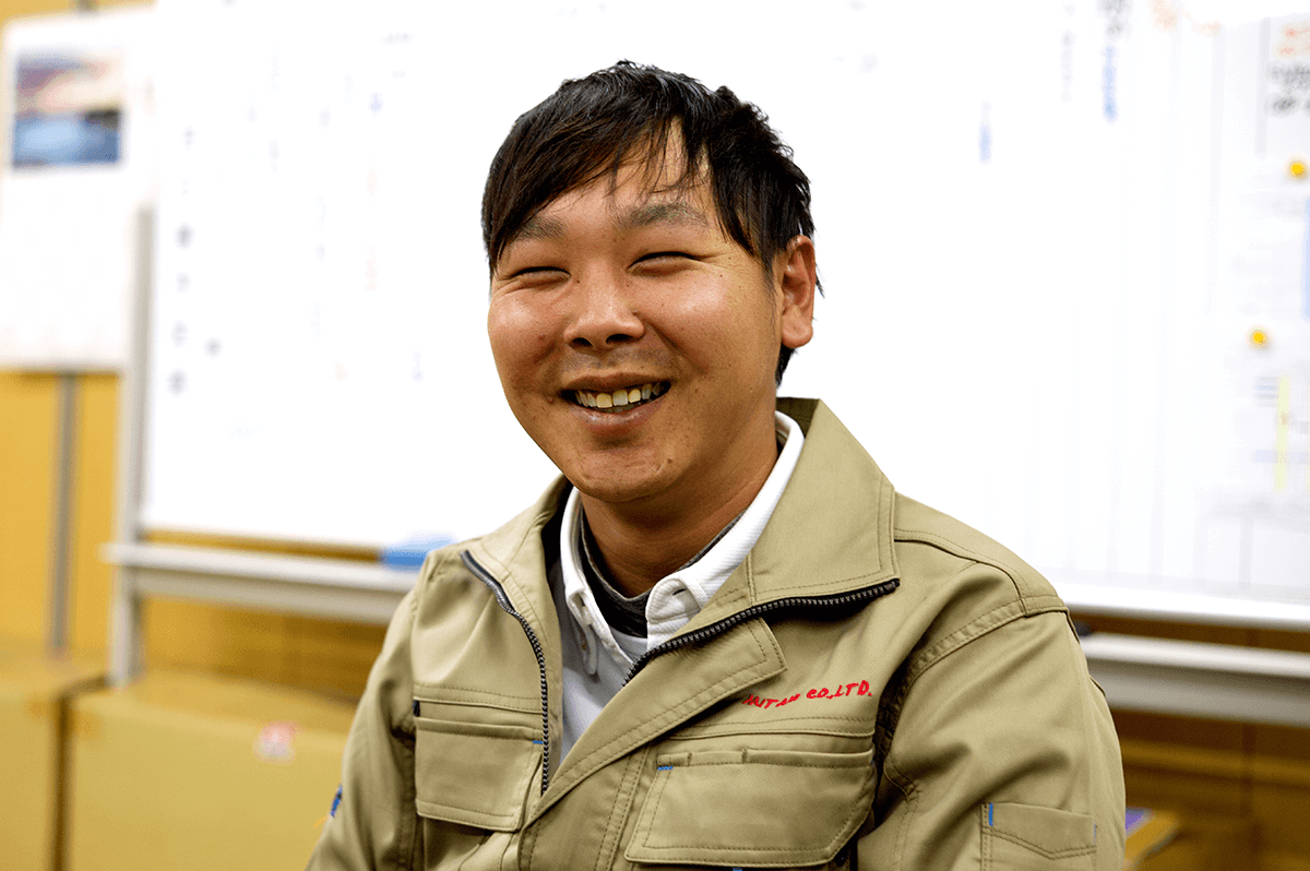 インタビューに答える松村さん