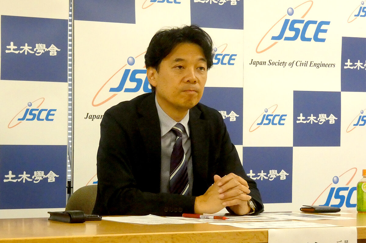 解説する柴田久委員長