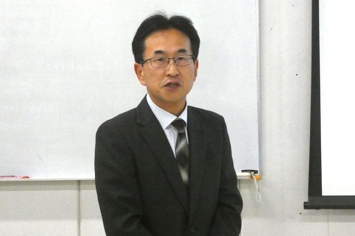 TOTO浴室事業について解説する橋口裕昭氏(TOTO浴室事業部事業部長兼TOTOバスクリエイト株式会社 社長)