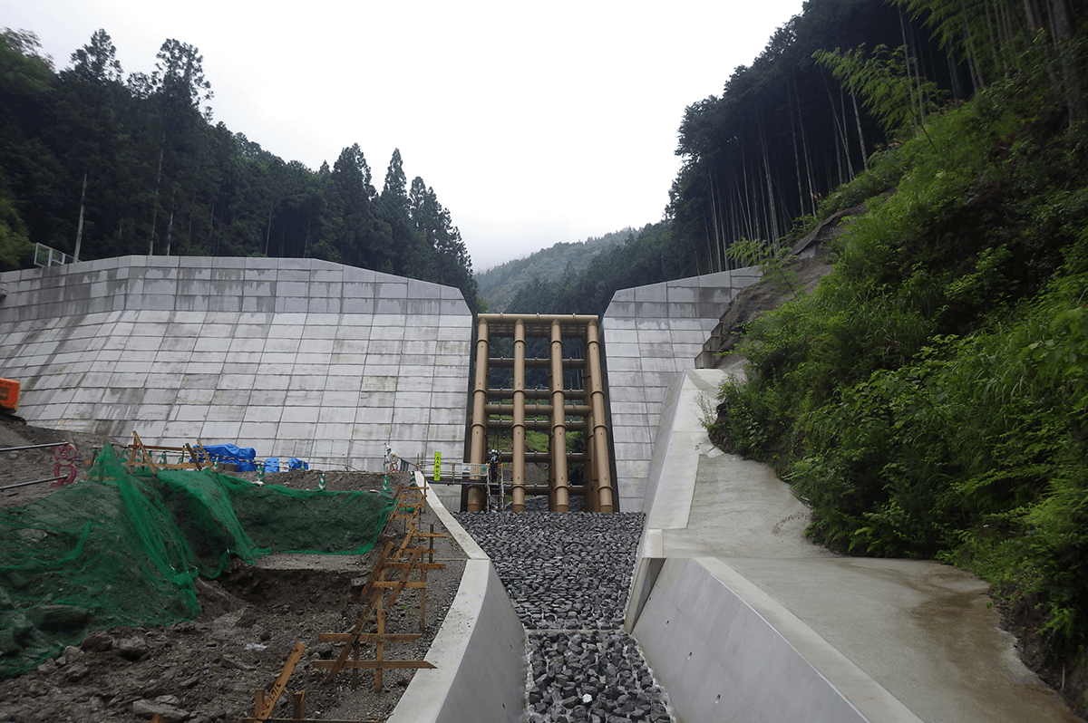 栗ノ木川支川堰堤工事の状況（四国山地砂防事務所提供）