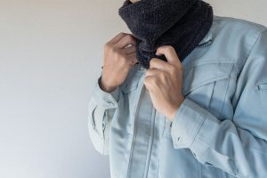 【建設現場の防寒対策】人気のアイテムは「機能性インナー」「機能性タイツ」「手袋」