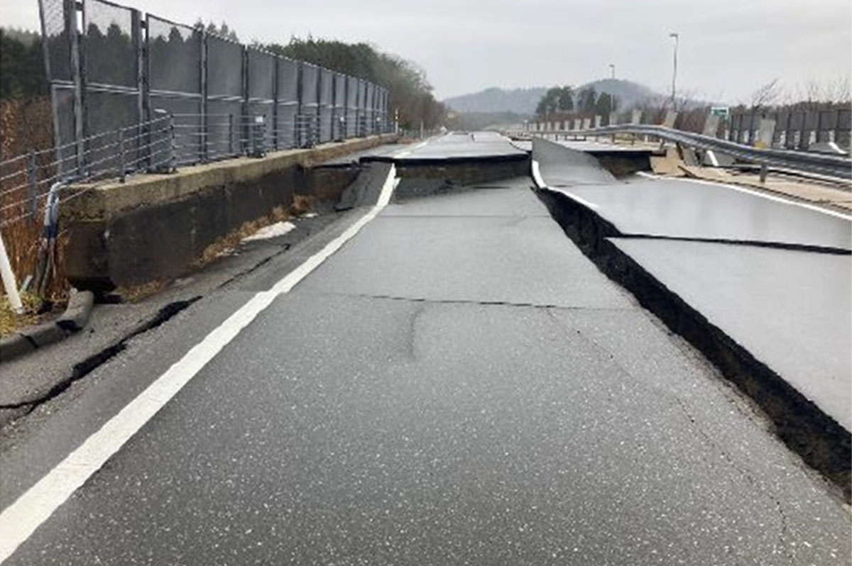 路面段差（のと里山海道17.8kp付近） / 「令和6年能登半島地震道路復旧技術検討委員会」資料