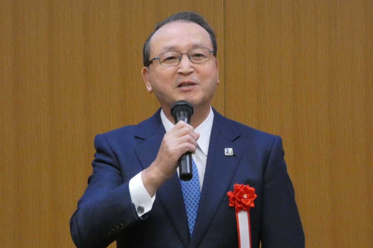 最優秀賞を受賞したももいろインフラーZ広報協議会の清水琢三会長（五洋建設社長）