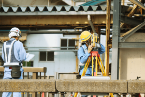 測量士の年収はどれくらい？年収アップ方法やおすすめの資格を紹介