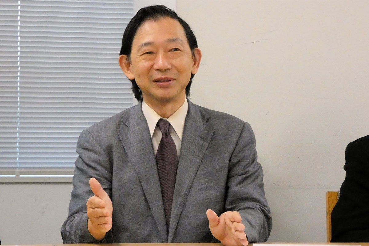重点施策を説明する、竹内会長