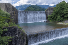 堰堤（えんてい）とは？ダムとの違いを解説