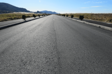 アスファルト舗装とは？メリット・デメリットを簡単解説